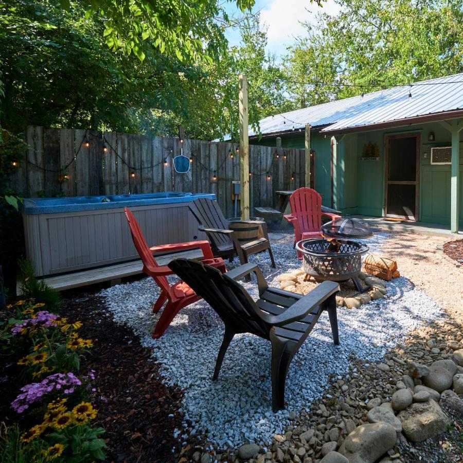 Steps From Downtown Pigeon Forge Parkway + Private Hottub And Firepit - Wifi - Firefly Bungalows Экстерьер фото