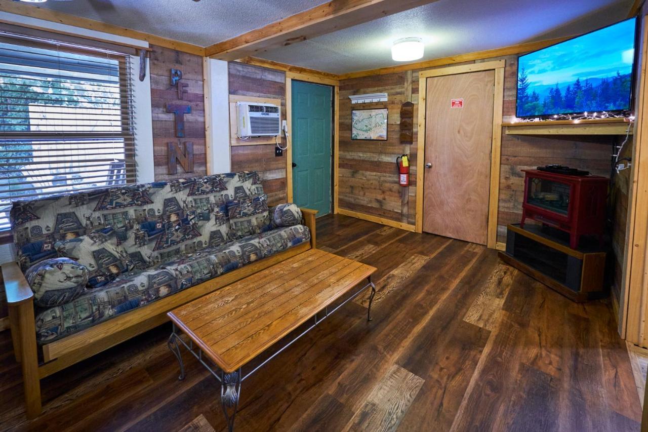 Steps From Downtown Pigeon Forge Parkway + Private Hottub And Firepit - Wifi - Firefly Bungalows Экстерьер фото