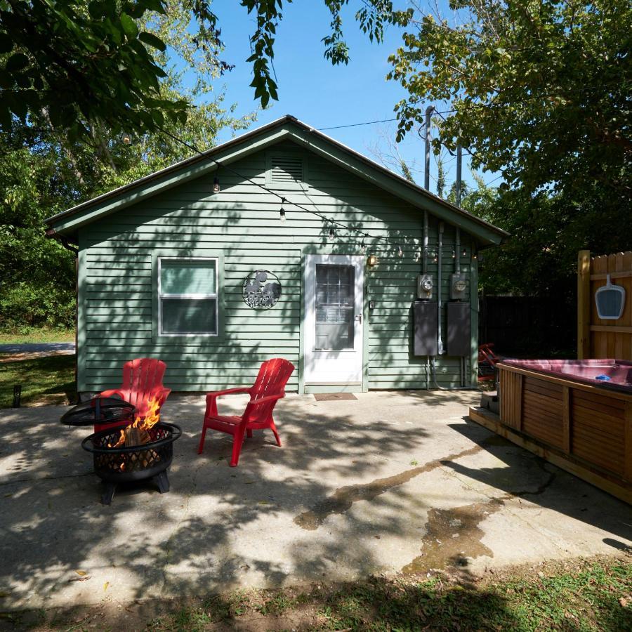 Steps From Downtown Pigeon Forge Parkway + Private Hottub And Firepit - Wifi - Firefly Bungalows Экстерьер фото