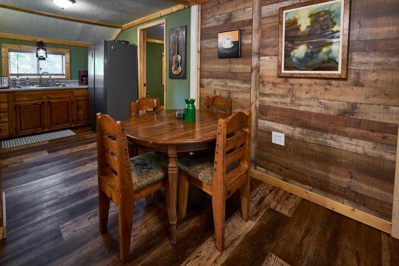 Steps From Downtown Pigeon Forge Parkway + Private Hottub And Firepit - Wifi - Firefly Bungalows Экстерьер фото