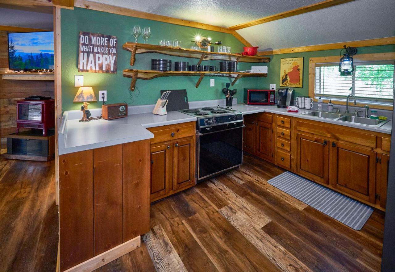 Steps From Downtown Pigeon Forge Parkway + Private Hottub And Firepit - Wifi - Firefly Bungalows Экстерьер фото