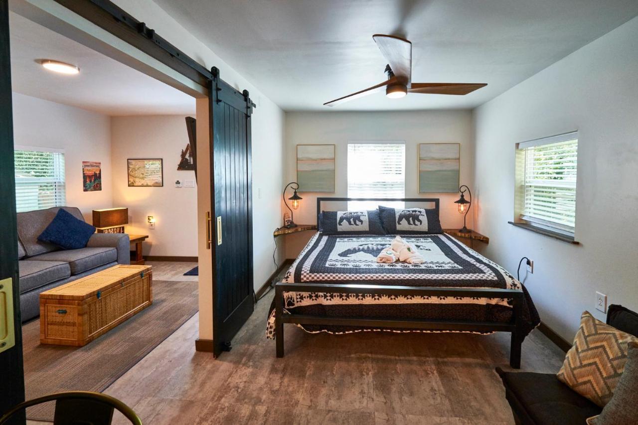 Steps From Downtown Pigeon Forge Parkway + Private Hottub And Firepit - Wifi - Firefly Bungalows Экстерьер фото