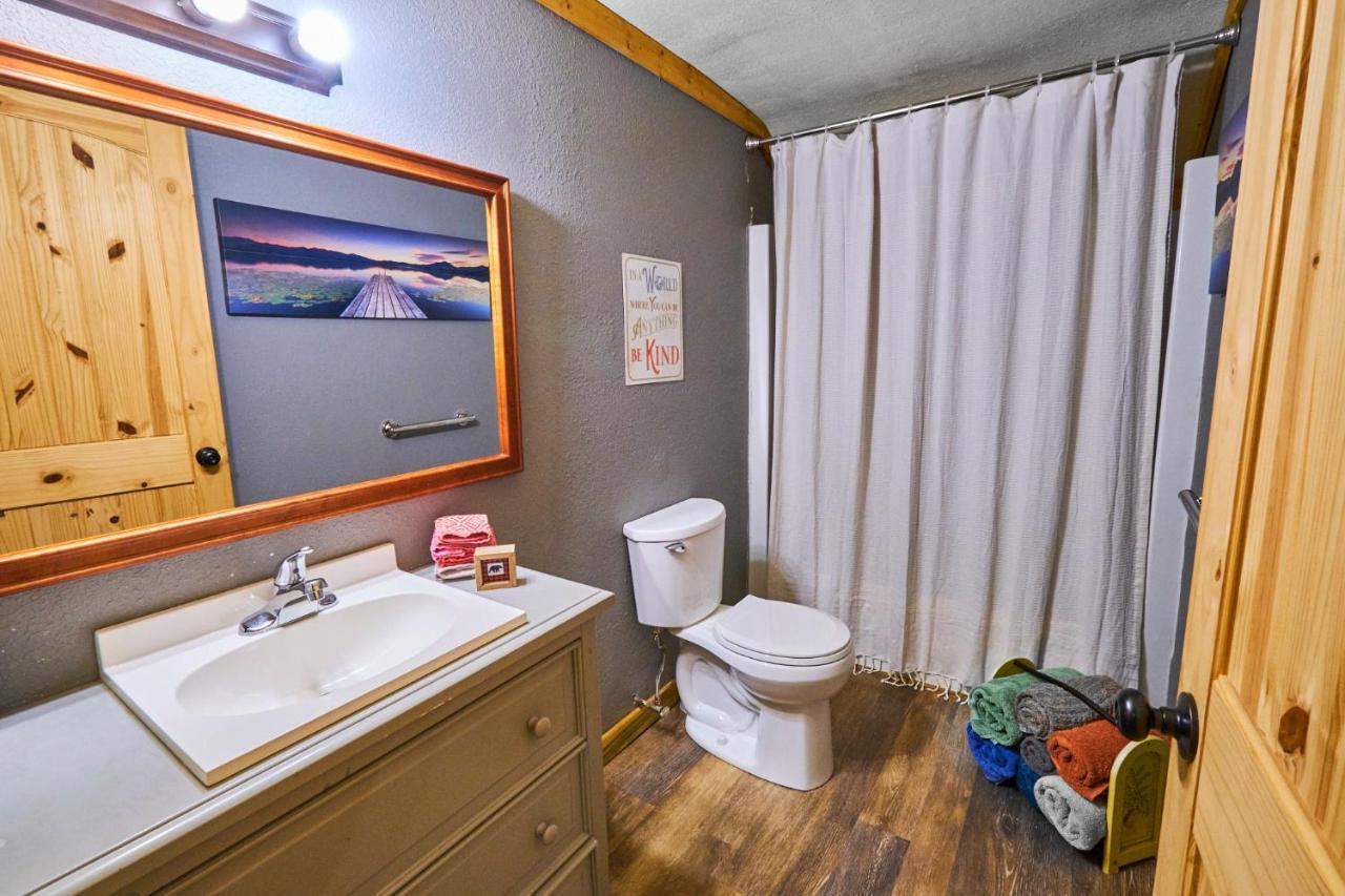 Steps From Downtown Pigeon Forge Parkway + Private Hottub And Firepit - Wifi - Firefly Bungalows Экстерьер фото