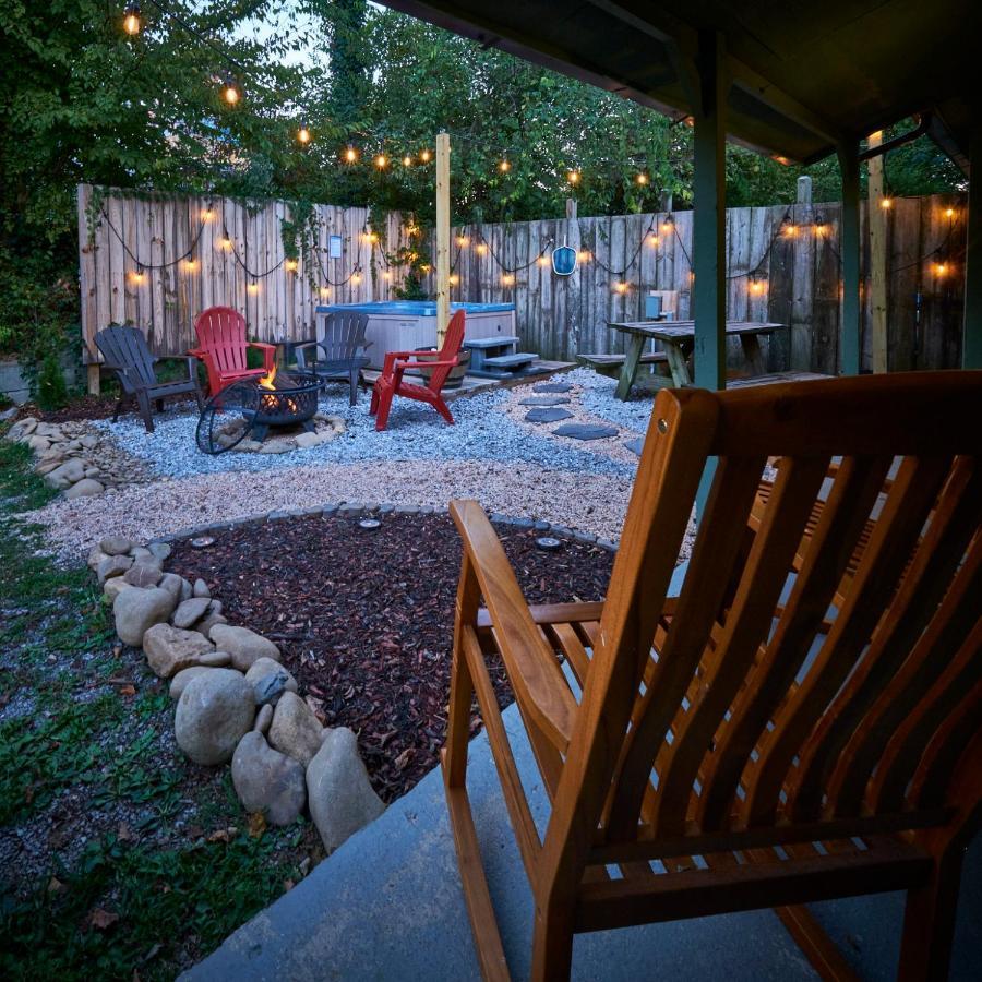 Steps From Downtown Pigeon Forge Parkway + Private Hottub And Firepit - Wifi - Firefly Bungalows Экстерьер фото